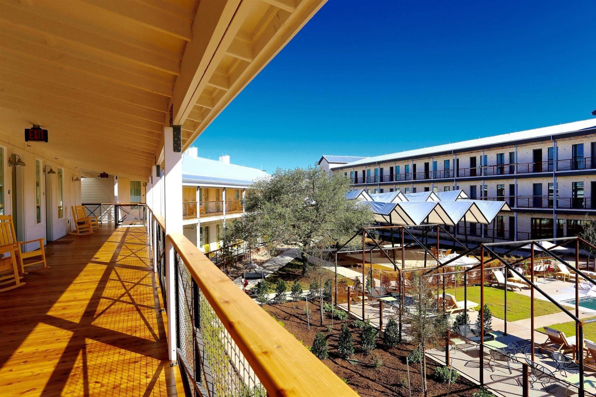 Cavalry Court, By Valencia Hotel Collection College Station Exterior foto