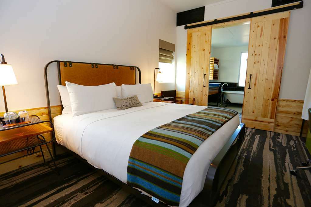 Cavalry Court, By Valencia Hotel Collection College Station Habitación foto
